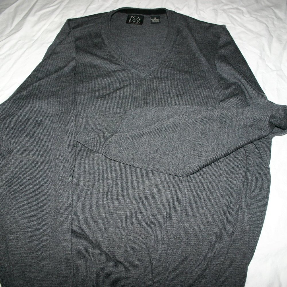 100% Merino Wool Dark Gray V Neck Sweater from Jos A Bank. Size XL